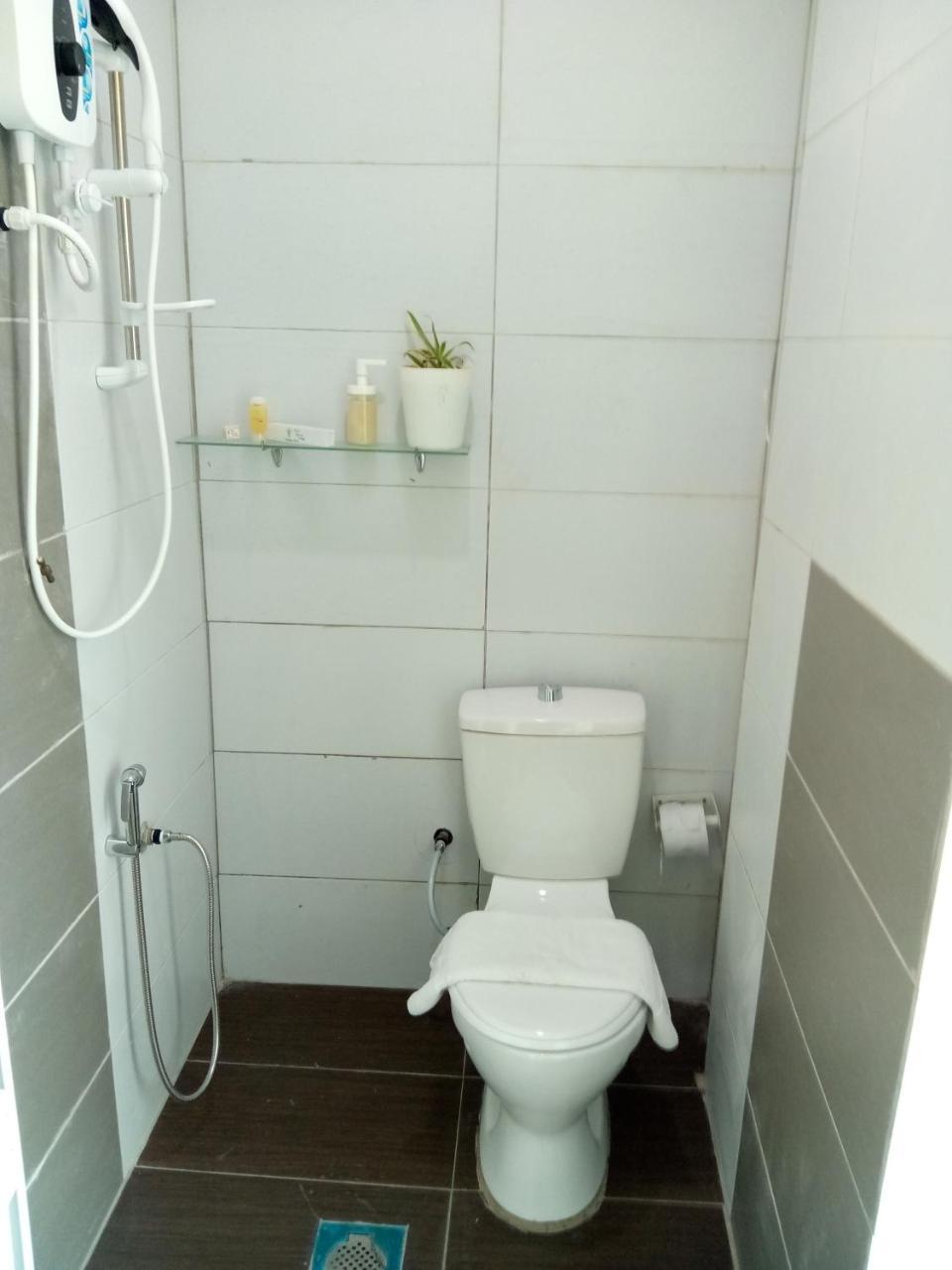 The Serai Cottage Transit Hotel Kampong Gong Badak Dış mekan fotoğraf